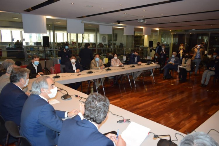 GOBERNADORES REGIONALES ASISTIERON AL SENADO EN BUSCA DE MAYOR FLEXIBILIDAD EN EL USO DE LOS RECURSOS GOBERNADORES REGIONALES ASISTIERON AL SENADO EN BUSCA DE MAYOR FLEXIBILIDAD EN EL USO DE LOS RECURSOS