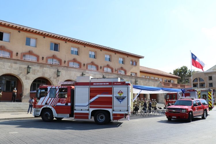 Gobierno Regional entrega más de $4.400 millones a bomberos