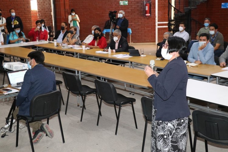 Gobernadora Regional Krist Naranjo y alcaldes del Limarí abordan crítica situación hídrica de la provincia Gobernadora Regional Krist Naranjo y alcaldes del Limarí abordan crítica situación hídrica de la provincia