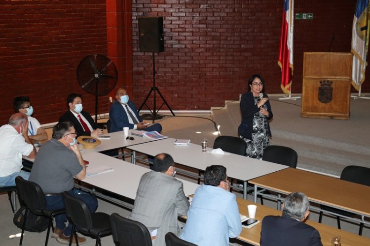 Gobernadora Regional Krist Naranjo y alcaldes del Limarí abordan crítica situación hídrica de la provincia Gobernadora Regional Krist Naranjo y alcaldes del Limarí abordan crítica situación hídrica de la provincia