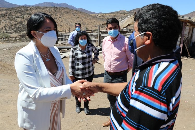 Futuro Ministro de Agricultura y Gobernadora Krist Naranjo comienzan trabajo en conjunto para enfrentar la sequía Futuro Ministro de Agricultura y Gobernadora Krist Naranjo comienzan trabajo en conjunto para enfrentar la sequía