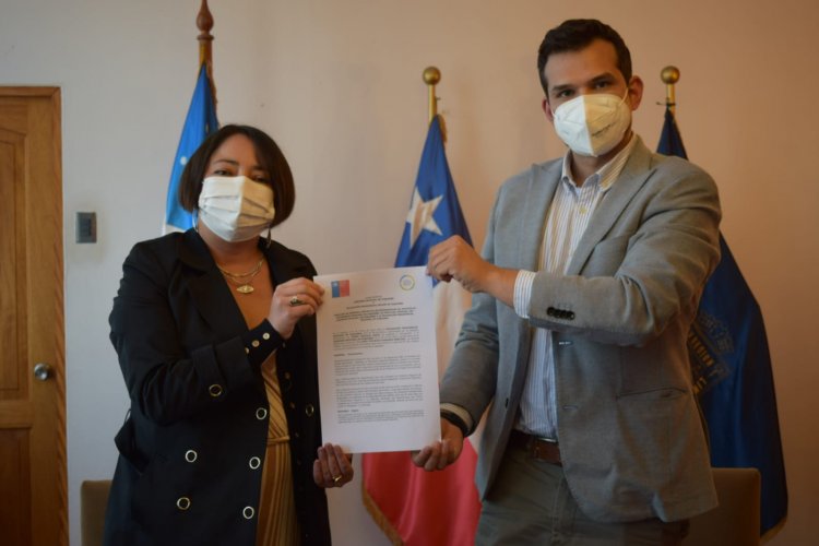 Gobernadora y delegado hacen traspaso de oficinas cumpliendo con mandato de Presidente Gabriel Boric Gobernadora y delegado hacen traspaso de oficinas cumpliendo con mandato de Presidente Gabriel Boric