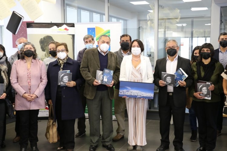 Obras literarias de Gabriela Mistral fueron donadas a la Biblioteca Regional en honor a su natalicio 133