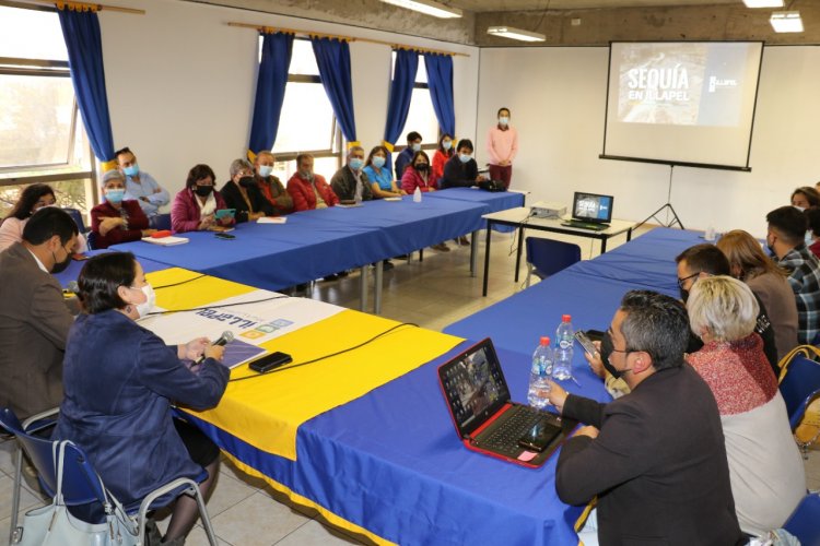 Alcalde de Illapel y dirigentes exponen principales problemáticas a Gobernadora sobre la escasez hídrica