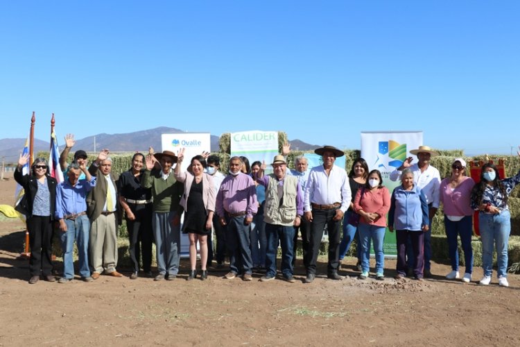 Gobernadora entrega $173 millones para apoyar a 557 familias de comunidades agrícolas ante la sequía