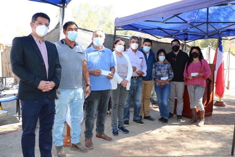 Afectados por incendio forestal en Monte Patria reciben incentivos para la rehabilitación productiva