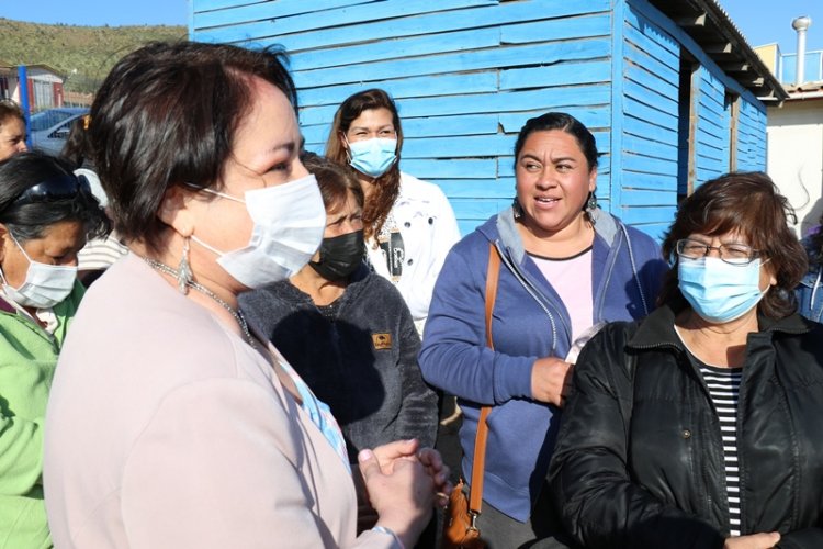 Vecinos y vecinas de Los Llanos de Limarí se reúnen con la gobernadora para buscar solución al problema del agua