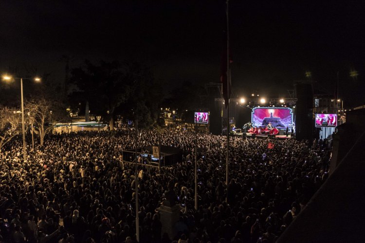 “Hágase la luz”: Los Jaivas deslumbraron en la primera noche del Festival Regional ILUMINA