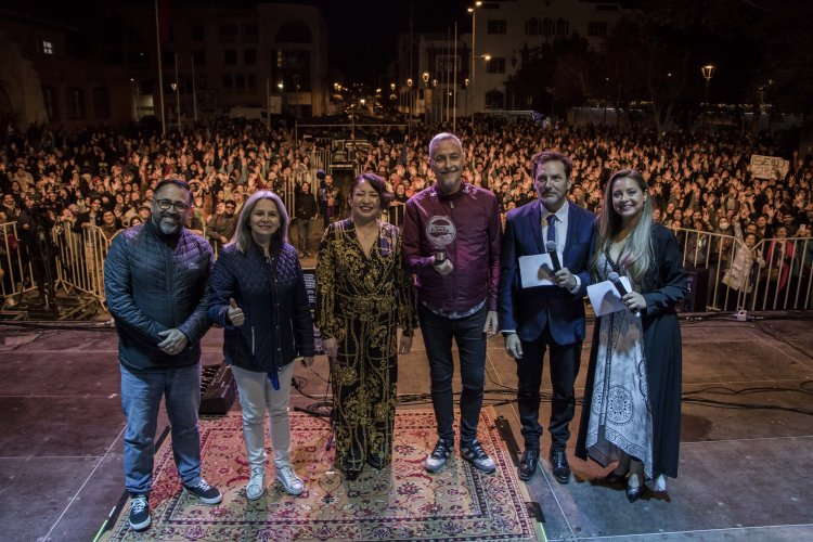 Pedro Aznar cerró la segunda noche del Festival ILUMINA de la sustentabilidad, música y arte