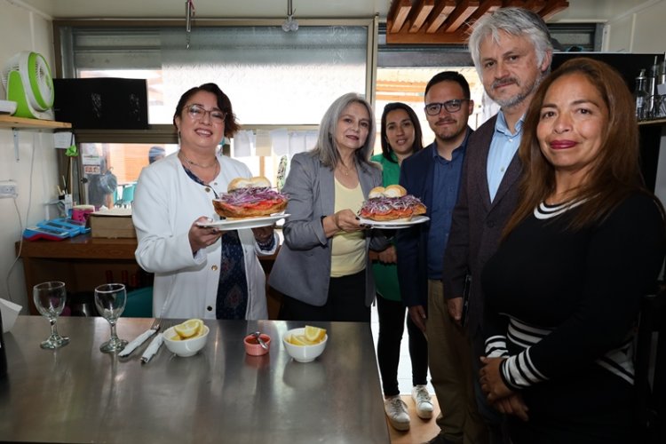 Inauguran Mercado Gastronómico de Guanaqueros liderado por mujeres