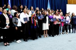 Gobernadora entrega reconocimiento a mujeres destacadas que contribuyen al desarrollo regional