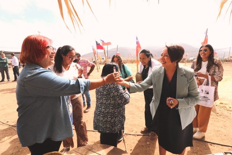 Gobernadora y comunidades agrícolas destacan rol de la mujer en el desarrollo del mundo rural