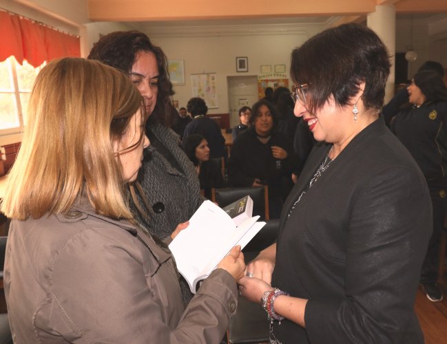 Gobernadora Krist Naranjo destaca legado de Gabriela Mistral en conmemoración su natalicio 134