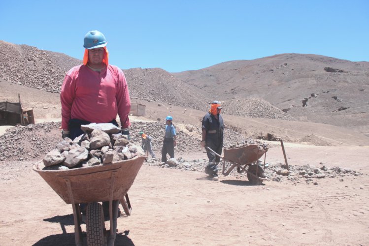 Gobernadora Krist Naranjo da prioridad a proyecto reformulado que ingresó la Subsecretaría de Minería