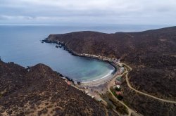 Gobernadora firma convenio para la construcción de caleta artesanal en Puerto Oscuro