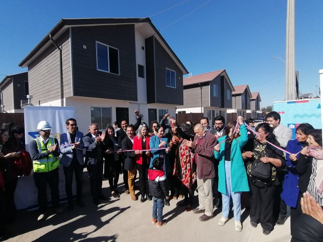 94 familias de Caleta San Pedro recibieron las llaves de sus nuevas viviendas