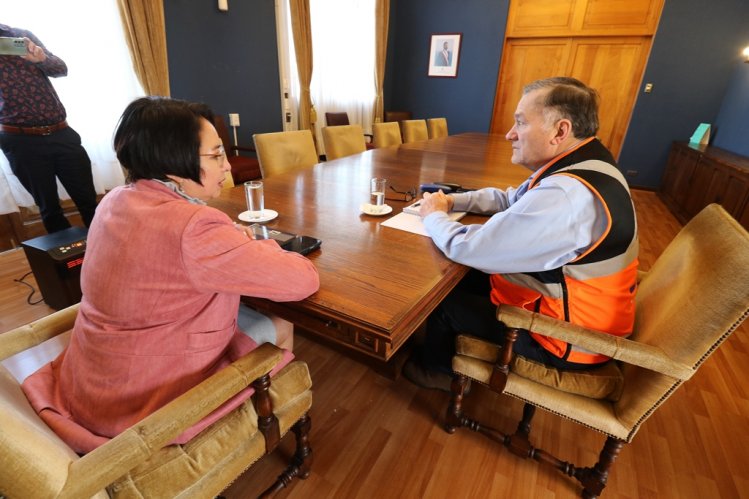 Gobernadora convoca a director regional de Senapred para evaluar acciones ante emergencias Gobernadora convoca a director regional de Senapred para evaluar acciones ante emergencias