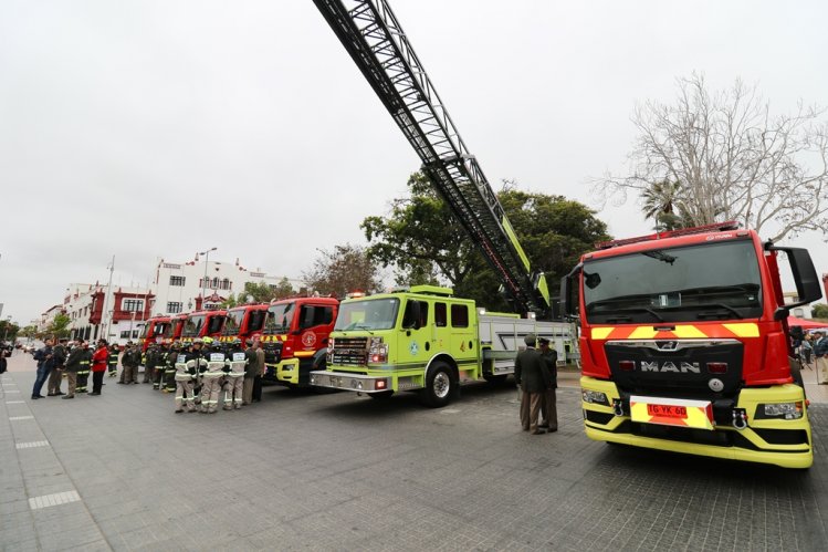 La Higuera, La Serena, Ovalle, Río Hurtado, Illapel, Salamanca y Paihuano reciben carros para Bomberos