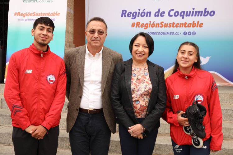 DEPORTISTAS ENTREGAN RECONOCIMIENTO A GOBERNADORA KRIST NARANJO POR COMPROMISO CON EL DEPORTE REGIONAL