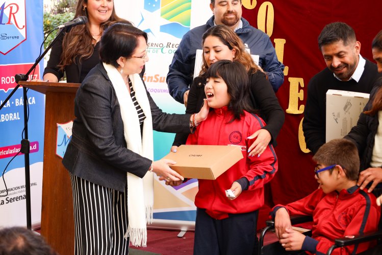 FAMILIAS DE ALUMNOS CON DISCAPACIDAD AGRADECEN ENTREGA DE AYUDAS TÉCNICAS DEL GOBIERNO REGIONAL DE COQUIMBO