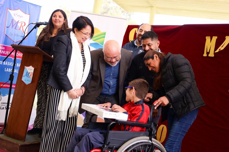 FAMILIAS DE ALUMNOS CON DISCAPACIDAD AGRADECEN ENTREGA DE AYUDAS TÉCNICAS DEL GOBIERNO REGIONAL DE COQUIMBO