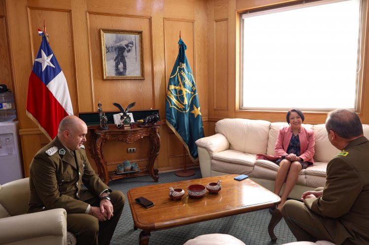 EN EL MARCO DEL 97 ° ANIVERSARIO DE CARABINEROS, EL GENERAL MUÑOZ Y GOBERNADORA NARANJO ANUNCIAN APERTURA DE LICITACIÓN COMPRA DE UN HELICÓPTERO PARA COMBATIR LA DELINCUENCIA EN LA REGIÓN DE COQUIMBO