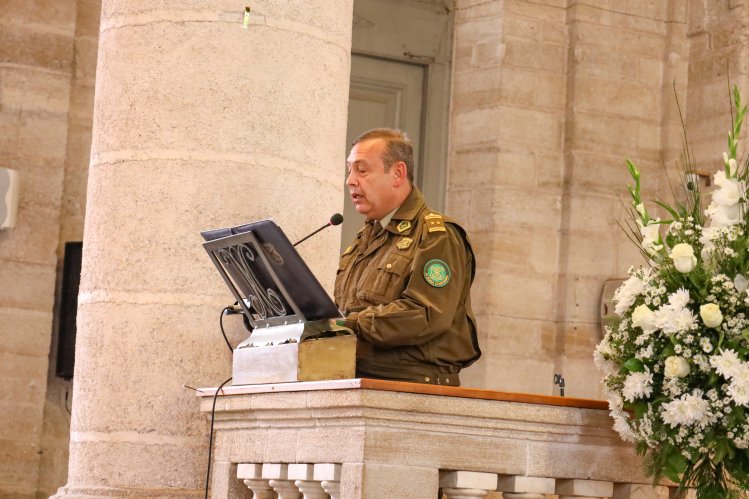 GOBERNADORA KRIST NARANJO ASISTIÓ A MISA EN HOMENAJE A CARABINEROS ASESINADOS