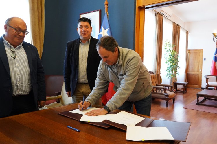 Gobierno Regional firma convenio para traspasar recursos de funcionamiento basal de la CRDP Gobierno Regional firma convenio para traspasar recursos de funcionamiento basal de la CRDP