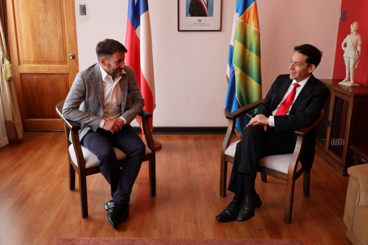 Ministro de Energía y Gobernador abordan problemáticas asociadas principalmente al mundo rural Ministro de Energía y Gobernador abordan problemáticas asociadas principalmente al mundo rural