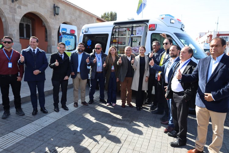 Gobierno Regional refuerza red de salud con entrega de 14 nuevas ambulancias en la región Gobierno Regional refuerza red de salud con entrega de 14 nuevas ambulancias en la región
