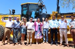 GORE entrega maquinaria por más de $600 millones para fortalecer caminos rurales en Combarbalá