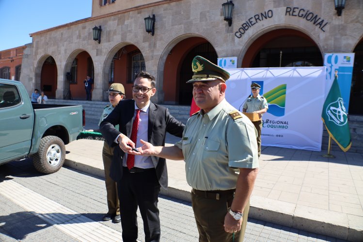 Gobierno Regional entrega 9 vehículos a Carabineros con inversión de $270 millones para reforzar la seguridad